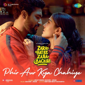 zara hatke zara bachke poster